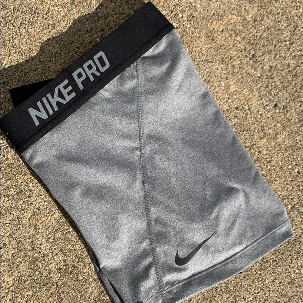 Nike pro Grey spandex never worn size medium